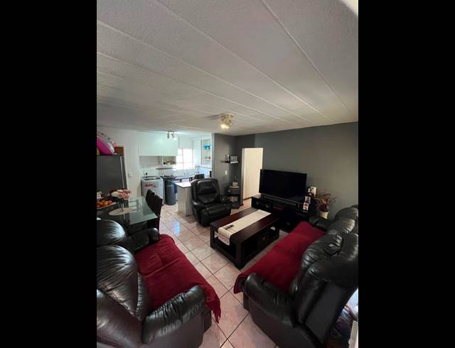 1 BEDROOM TOWNHOUSE FOR SALE IN LINMEYER